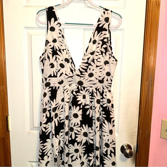 SHEIN Floral Plunging Neck Maxi Dress - Picture 2 of 9